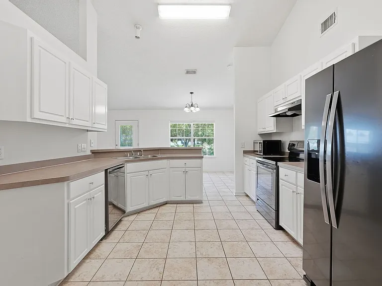 2030 Hawthorne Dr — Photo 17