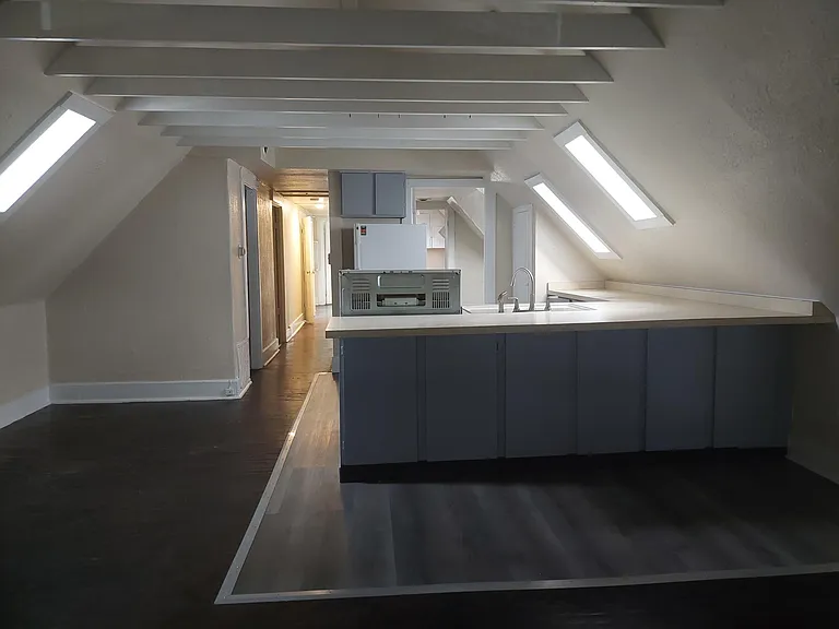 1343 Vine St #4 — Photo 4