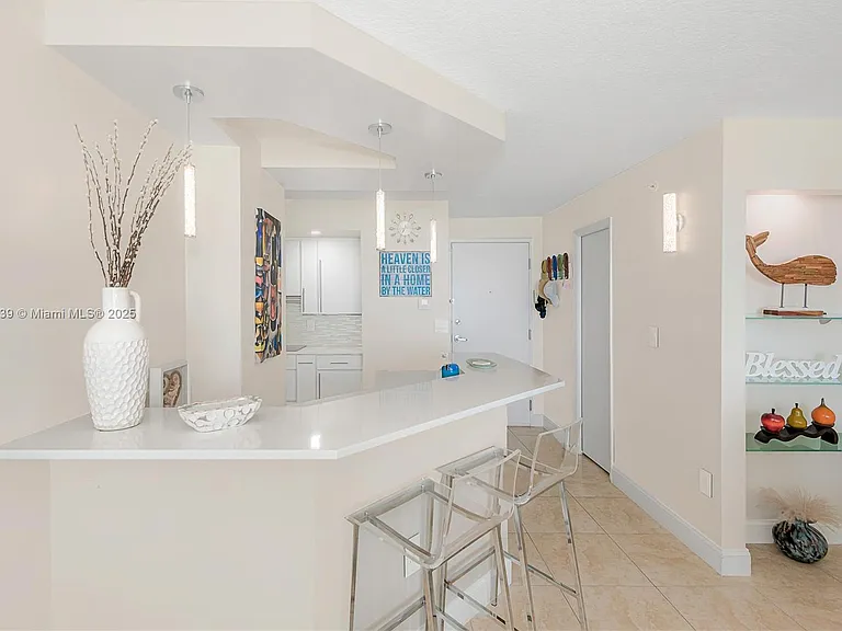 6917 Collins Ave #511 — Photo 16