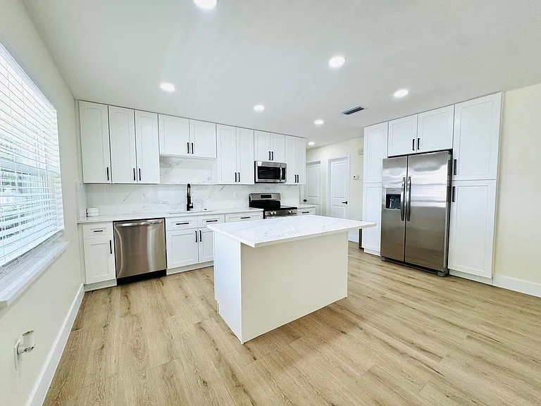 3430 Chapel Dr — Photo 3