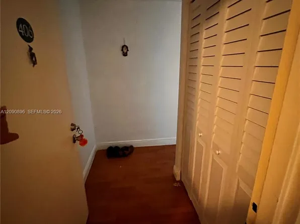 210 SW 11th St APT 406, Miami, FL 33130