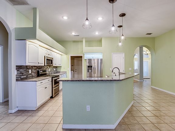 3rd image of 2203 Valrico Forest Dr