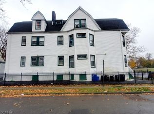 15 9th Ave, East Orange, NJ 07018