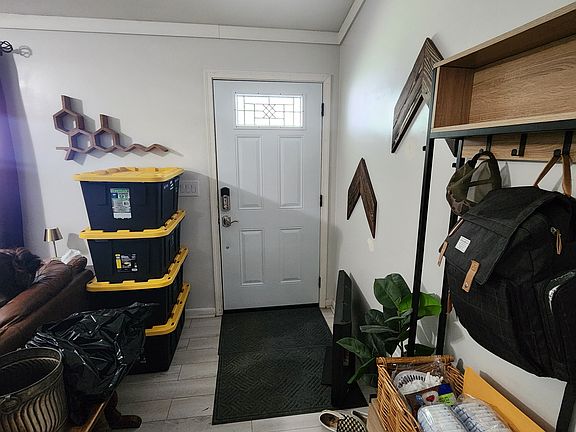 3rd image of 121 Clore Dr