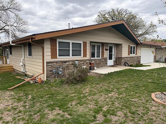 2nd image of 1821 Brookside Cir