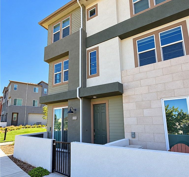 1st image of 27145 Valley Oak Pl
