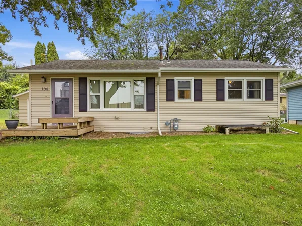 104 N McNamara Dr, Anamosa, IA 52205