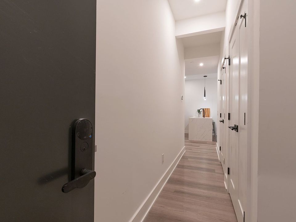 1st image of 1421 E Columbia Ave APT 402