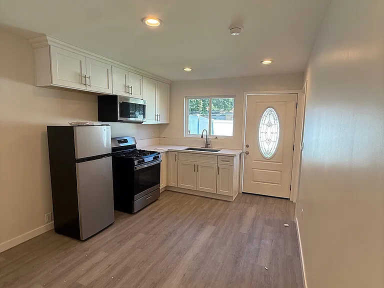 7008 Oso Ave — Photo 3