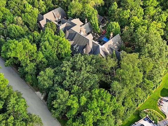 4th image of 501 Chatfield Rd