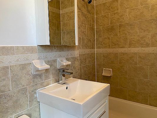 3rd image of 1569 Lexington Ave APT 14