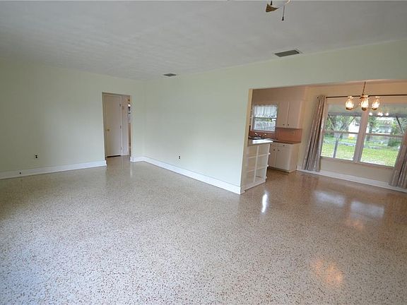 3rd image of 504 N Washington Ave