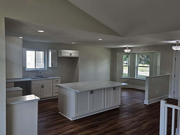 4th image of 6285 Arlington Dr