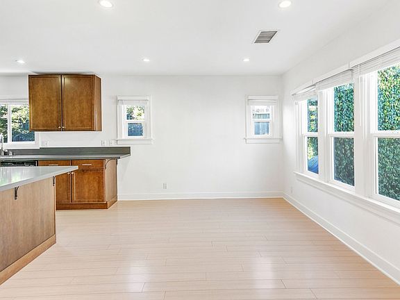 3rd image of 1135 N Hudson Ave #1137