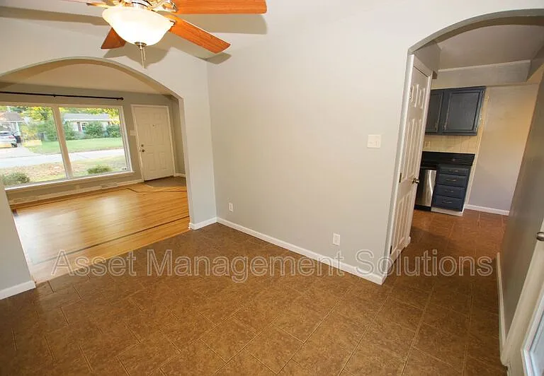 723 Riderwood Dr — Photo 3