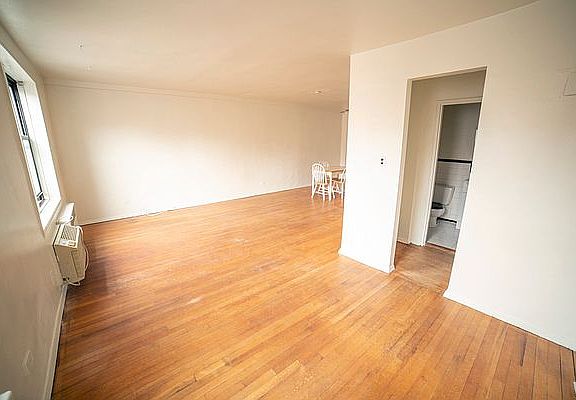 3rd image of 665 Thwaites Pl APT 6B
