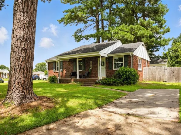 1006 White Pine Dr, Chesapeake, VA 23323
