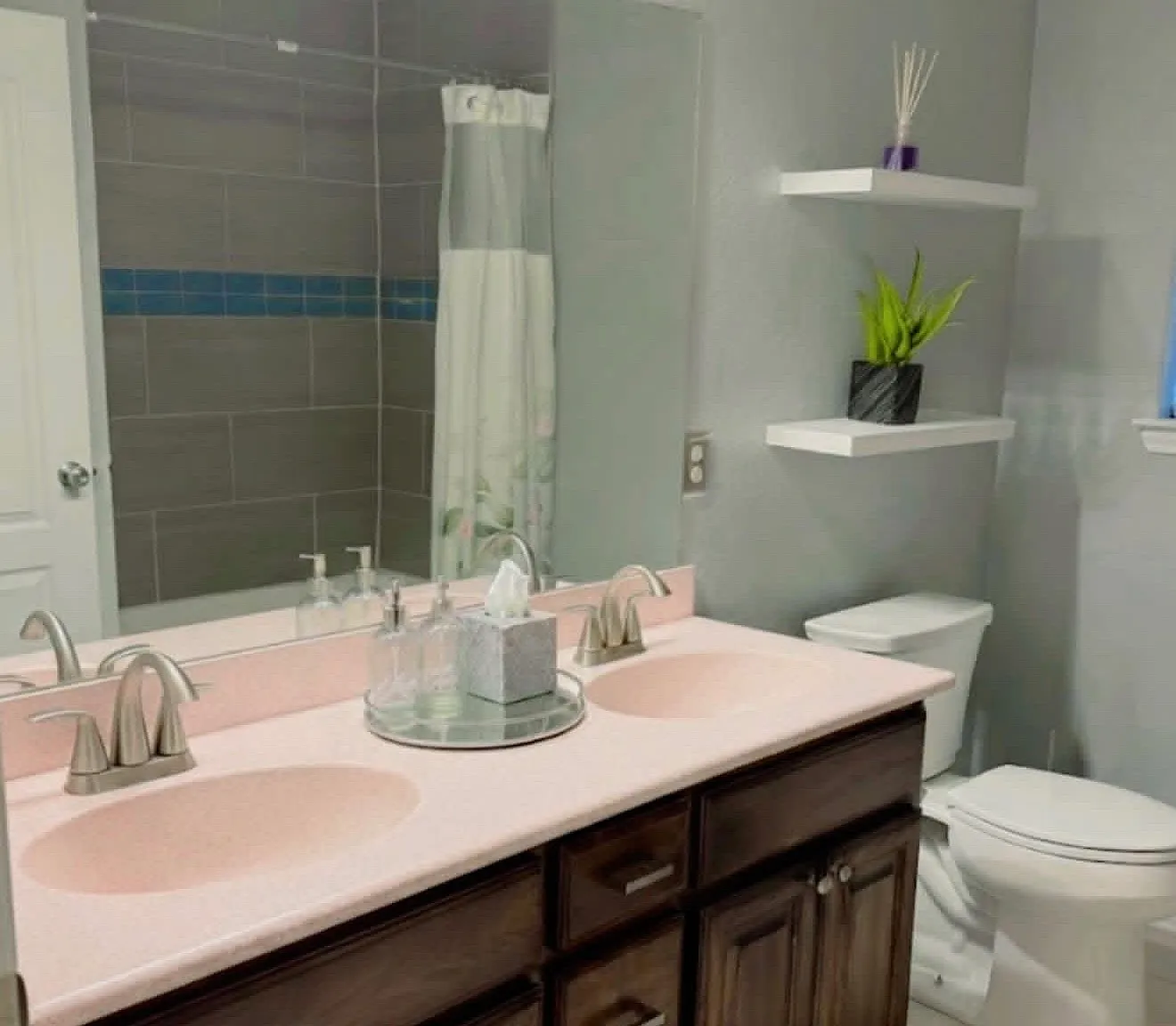 4 bed, 2400 sqft, $2,728 — Photo 4