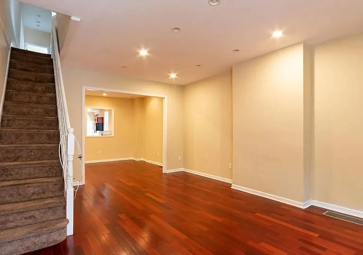 Charming 3-Bed/1.5-Bath Townhome in Point Breeze! Available Early October! — Photo 4