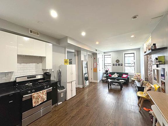 2nd image of 1565 Lincoln Pl #4F