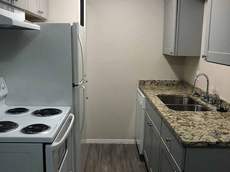 1st image of 1616 W Oak St APT 208