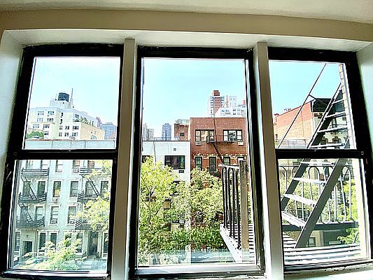 5th image of 409 E 78th St APT 3D