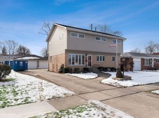 1403 W Willow Ln, Mount Prospect, IL