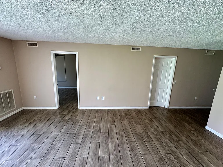 900 Avenue Z SE #D2 — Photo 8
