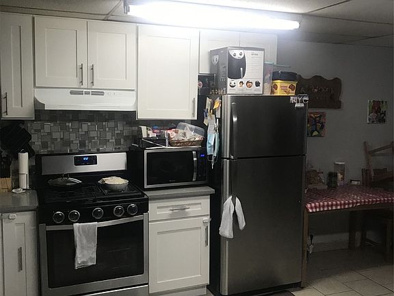 3rd image of 195-29 Jamaica Ave