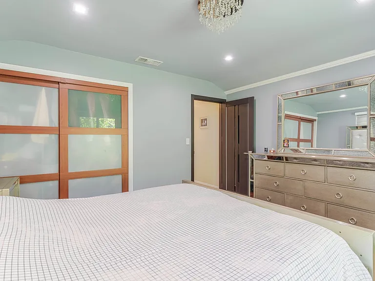 660 Woodbury Rd — Photo 16
