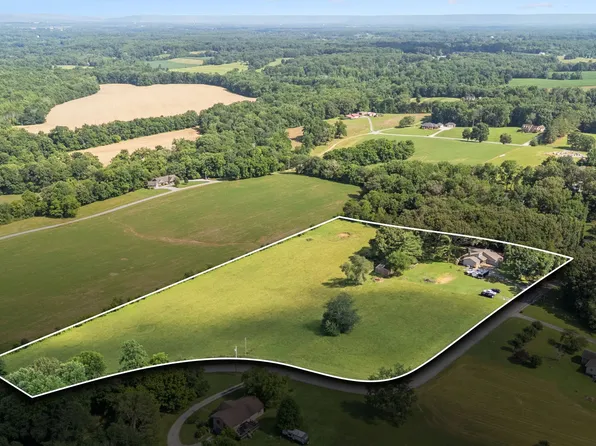 211 Hickory Hollow Rd, Tullahoma, TN 37388