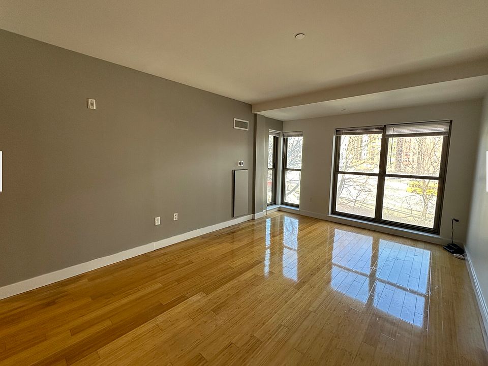 1st image of 1085 Boylston St #105