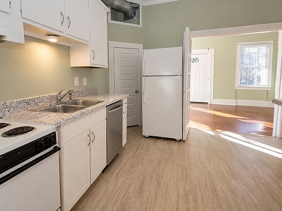 2nd image of 2711 Preston St #2711