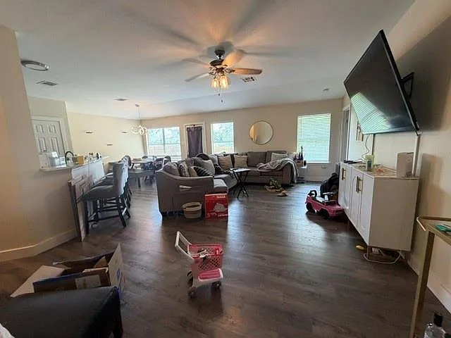 3 bed, 2.0 bath, 1345 sqft, $1,800 — Photo 3