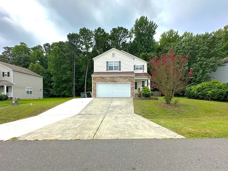 1210 Whitman Dr — Photo 2