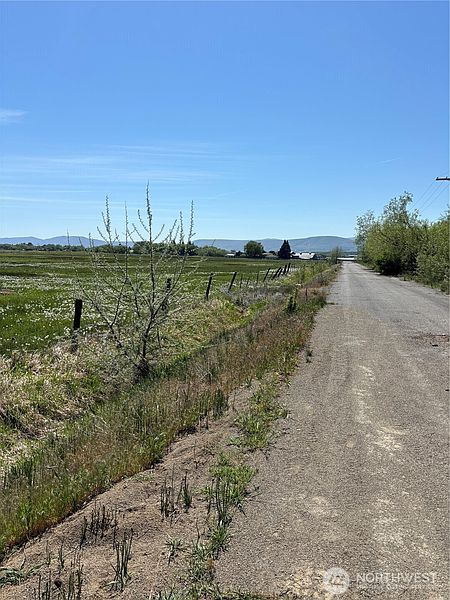 4th image of 1 Reecer Creek Rd.