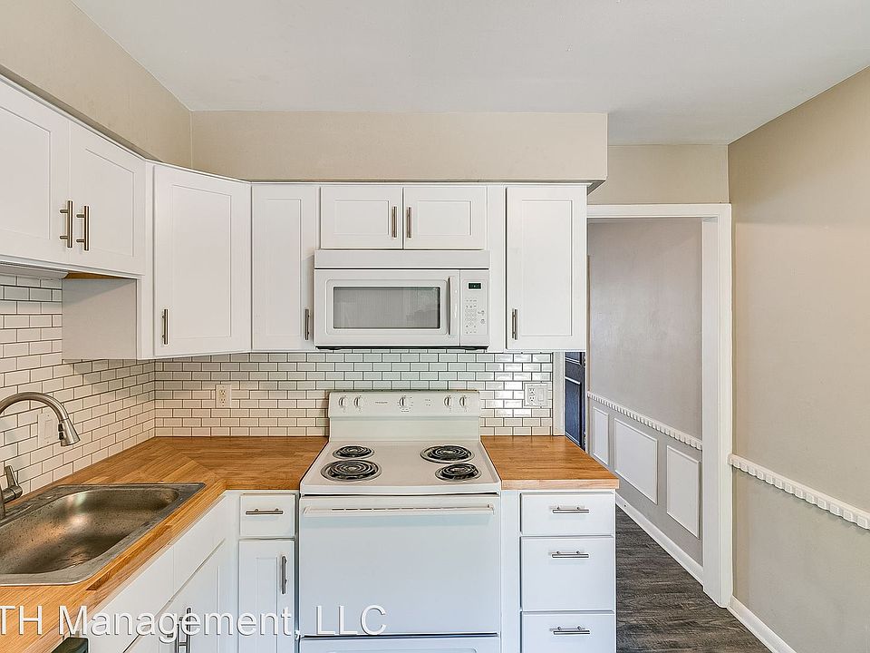 Creekwood Apartments - 2294 Main St Holt MI | Zillow