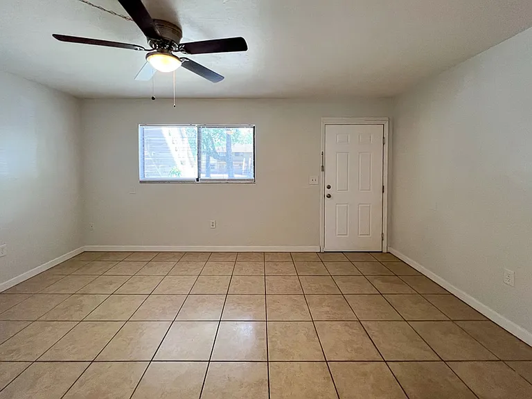 630 SW 67th Ter — Photo 17