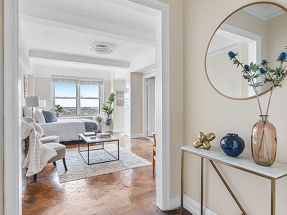 3rd image of 70 Remsen St APT 10G