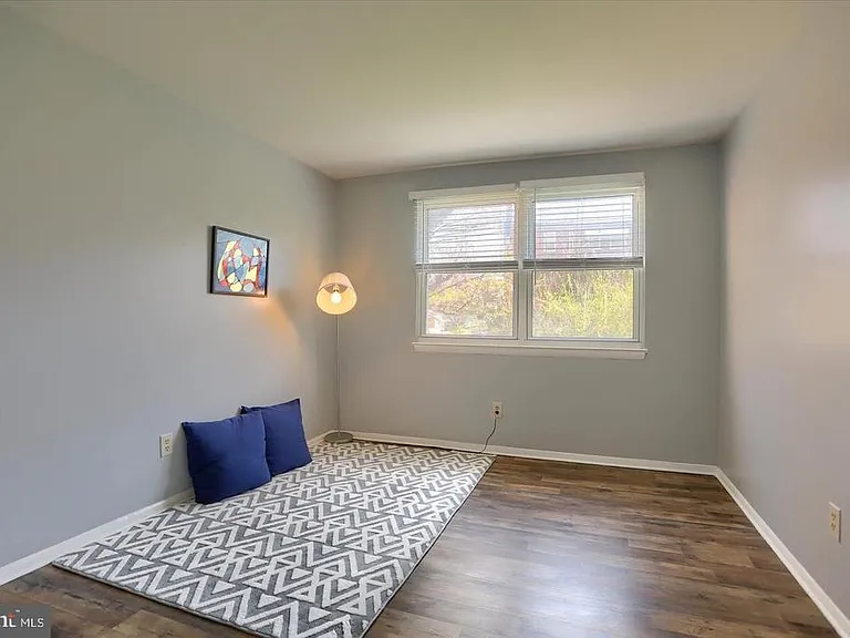 4411 Falls Bridge Dr #B — Photo 8