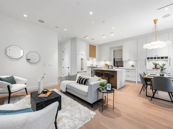 878 E 37th Ave #1, Vancouver, BC V5W 1G2