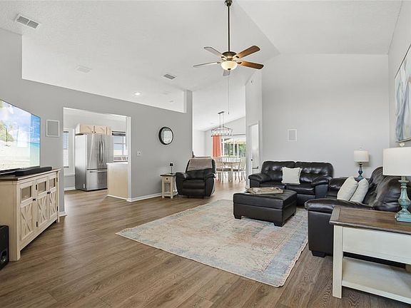3rd image of 2203 Mallory Cir