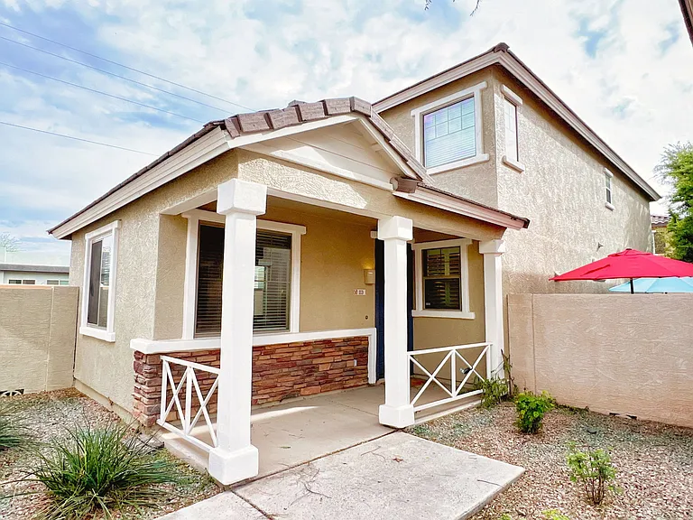 113 E Palomino Dr — Photo 2