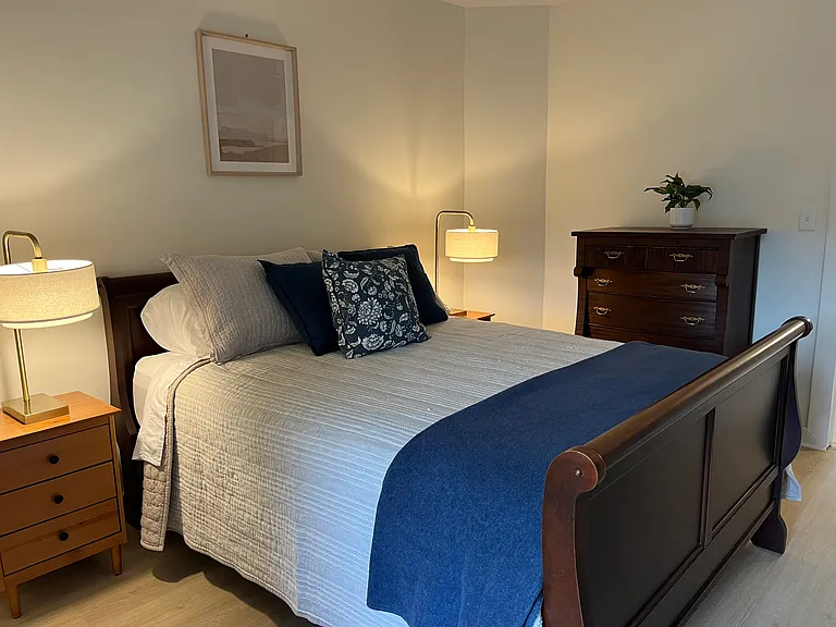 Fully furnished with linens and towels makes it easy and comfortable during your stay.