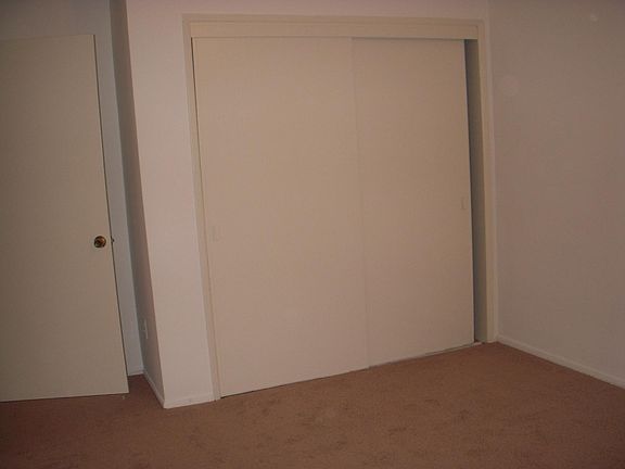 BEDROOM WITH LARGE CLOSET