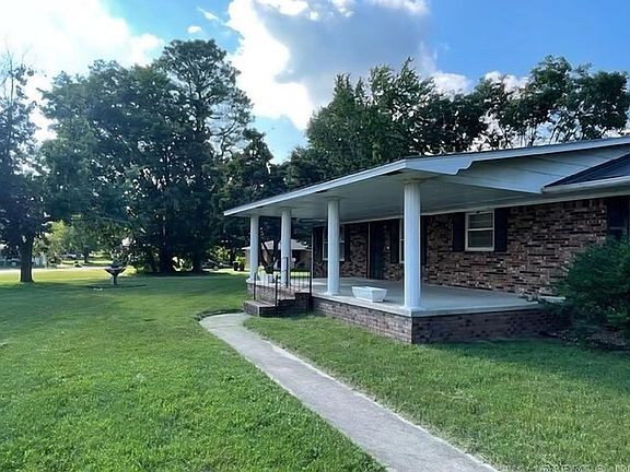 2nd image of 1002 Sycamore Dr
