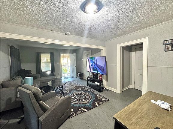 4th image of 5824 Park Ave
