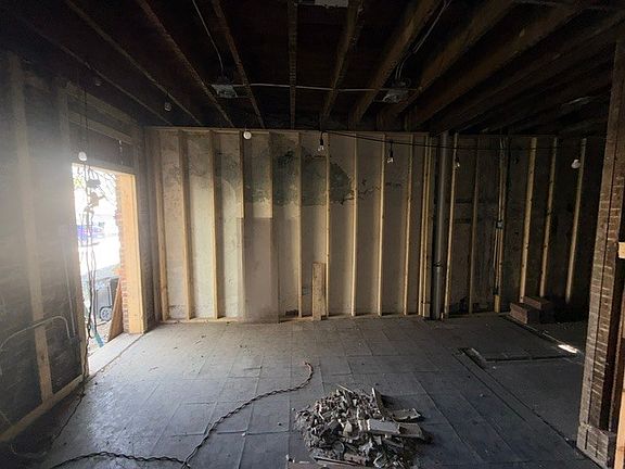 4th image of 10736 S Langley Ave