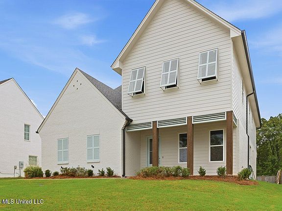 2nd image of 256 Arbor Trl