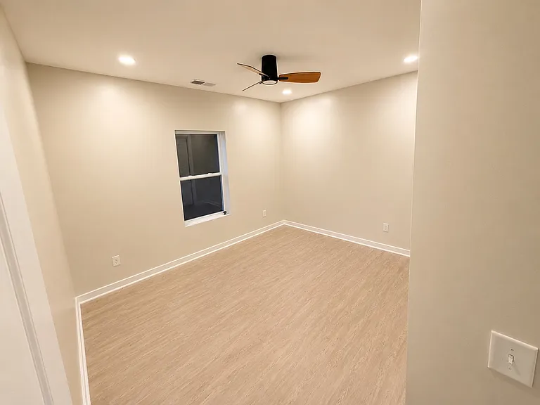 421 Oak St — Photo 6